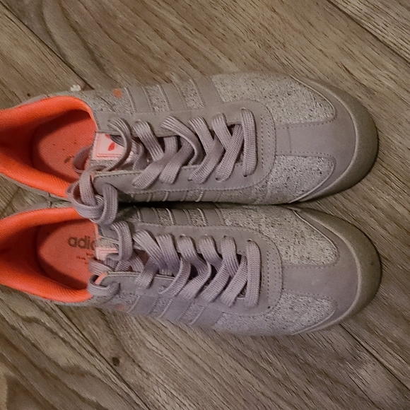 adidas Shoes - Very lightly worn Adidas